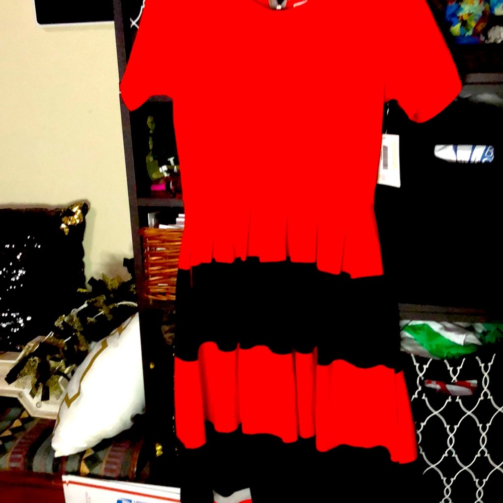 Lularoe Amelia new with tags. Sz M